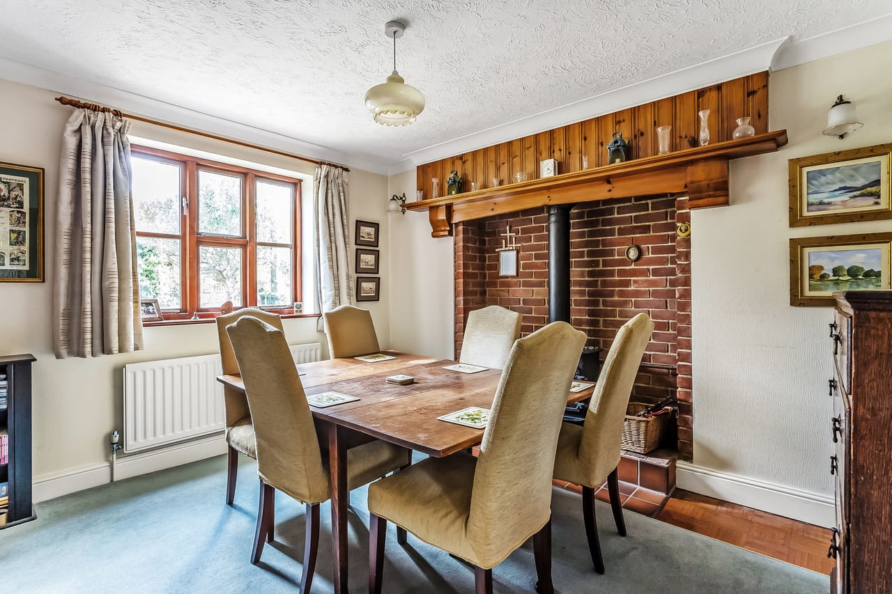 4 Bed Detached House For Sale In Main Road Knockholt Sevenoaks Kent 4-bed-detached-house-for-sale-in-main-road-knockholt-sevenoaks-kent