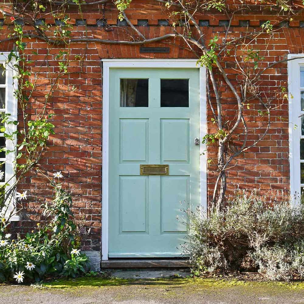 What types of property are there in Edenbridge?